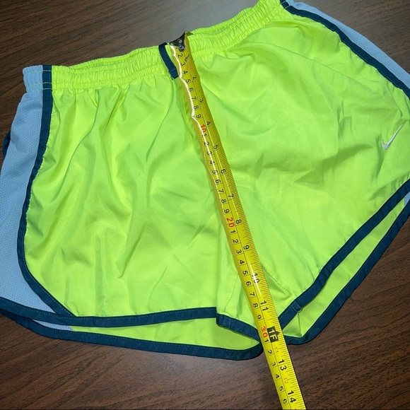 20 Girls Nike Dri Fit Running shorts - Picture 5 of 7